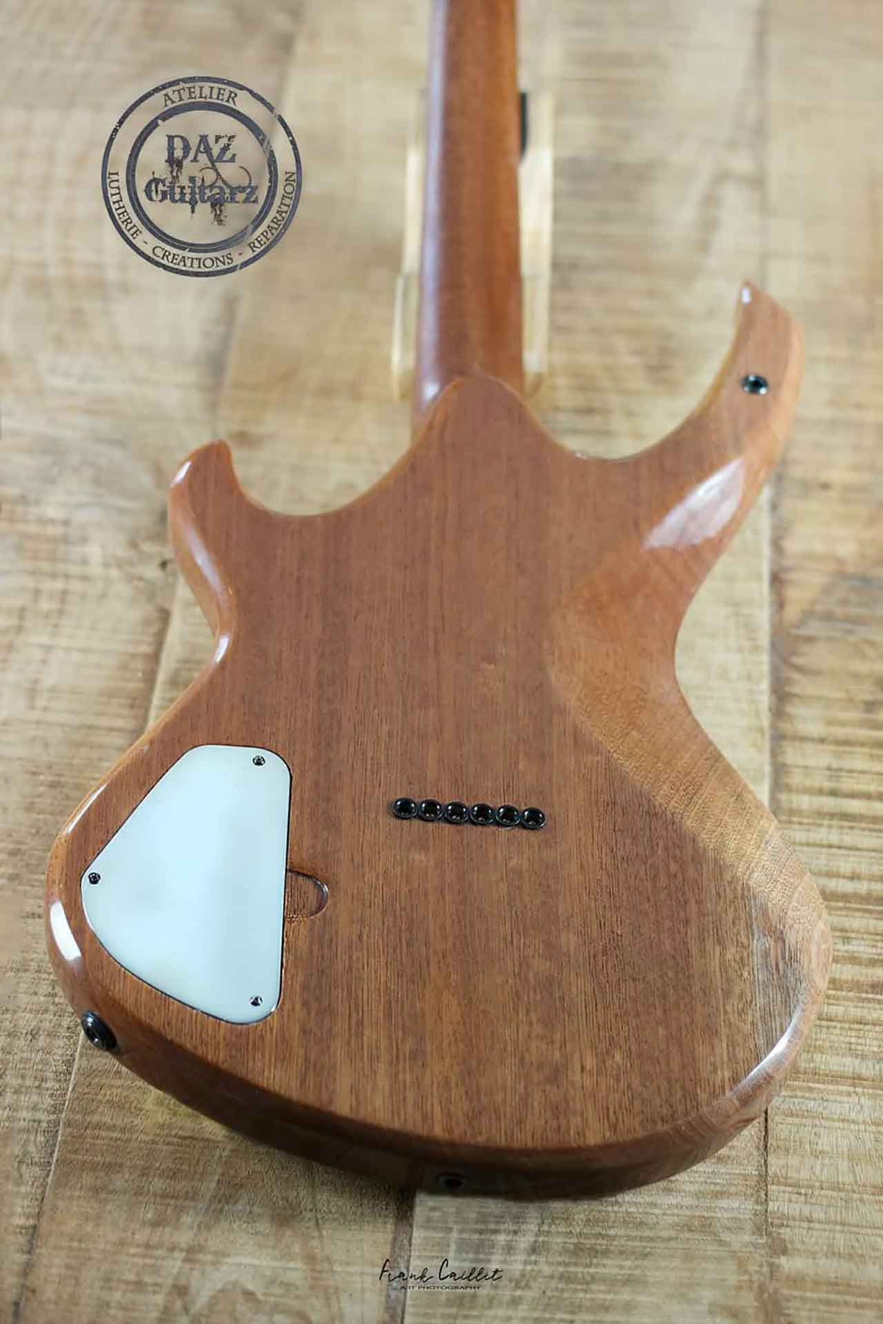 Daz Guitarz joined Luthiers.com
