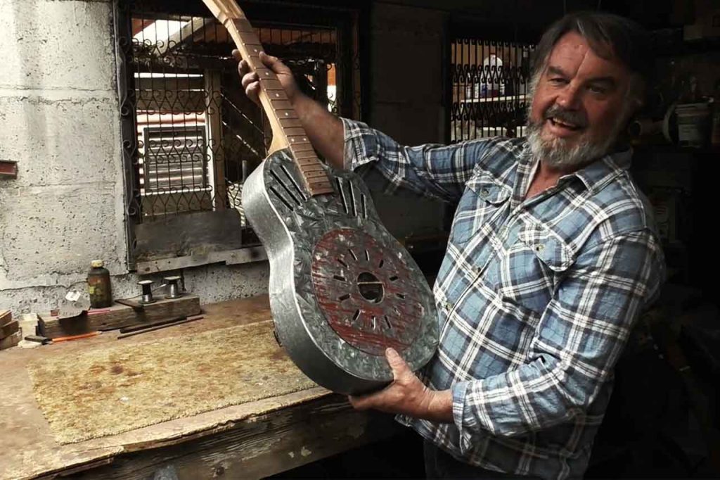 Donmo Resonator Guitars joined Luthiers.com