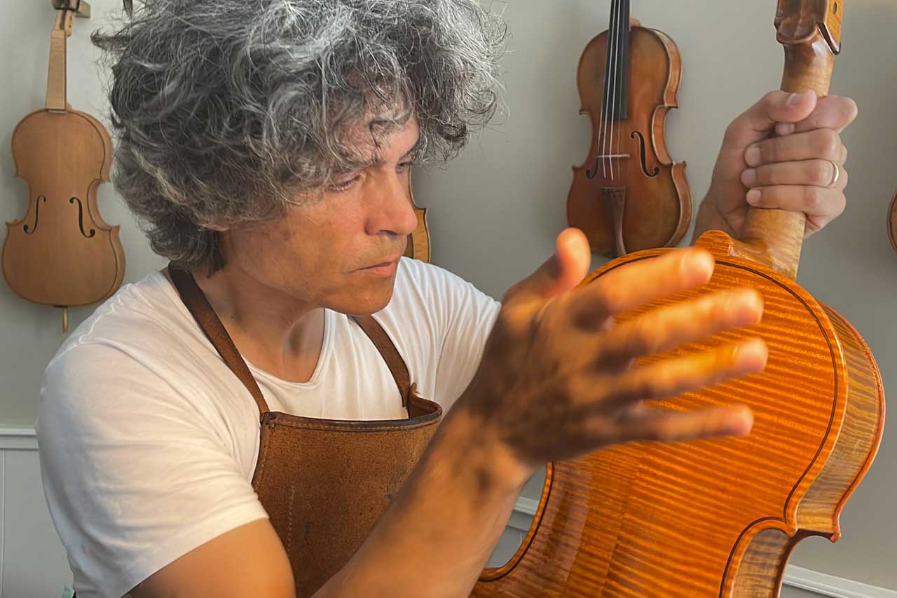Mastering the Art of Violin Making: A Look into Dmitry Badiarov's Book - Luthiers.com