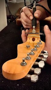 Luthier Guitare Paris à domicile - Livio Baldelli