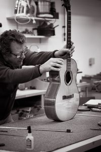 Guitares BARRILLON Stephan Luthier Aix-en-Provence France - Luthiers.com