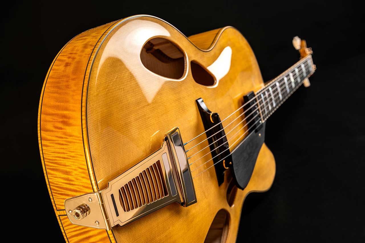 Explore the art of jazz guitar making - Preview of the creation of an exceptional jazz guitar masterclass in Germany in October 2024. - Luthiers.com
